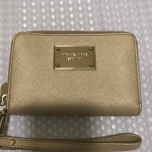 Brand New Michael Kors Womens Wallet.